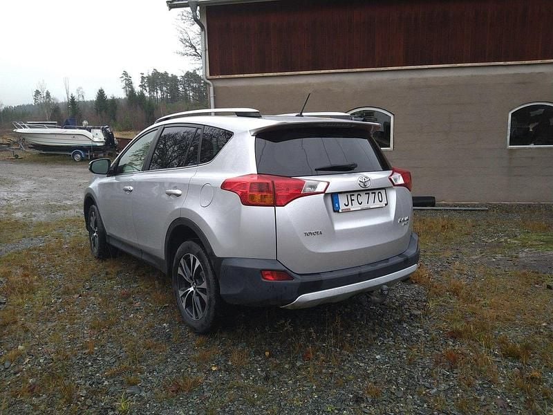 Silver Begagnad 2015 Toyota RAV4 Edition SUV | 110 000 kr (Superpris) - Bild 1/4