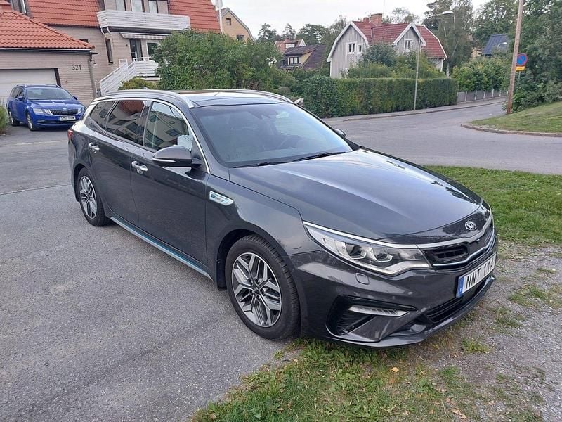 Grå Begagnad 2019 Kia Optima Hybrid 2 Sedan | 185 000 kr (Bra pris) - Bild 1/4