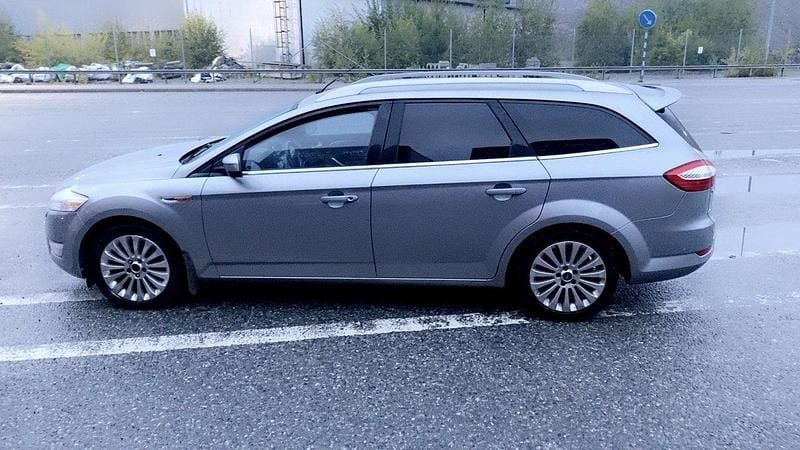 Grå Begagnad 2009 Ford Mondeo Titanium Kombi | 43 000 kr (Marknadspris) - Bild 1/4