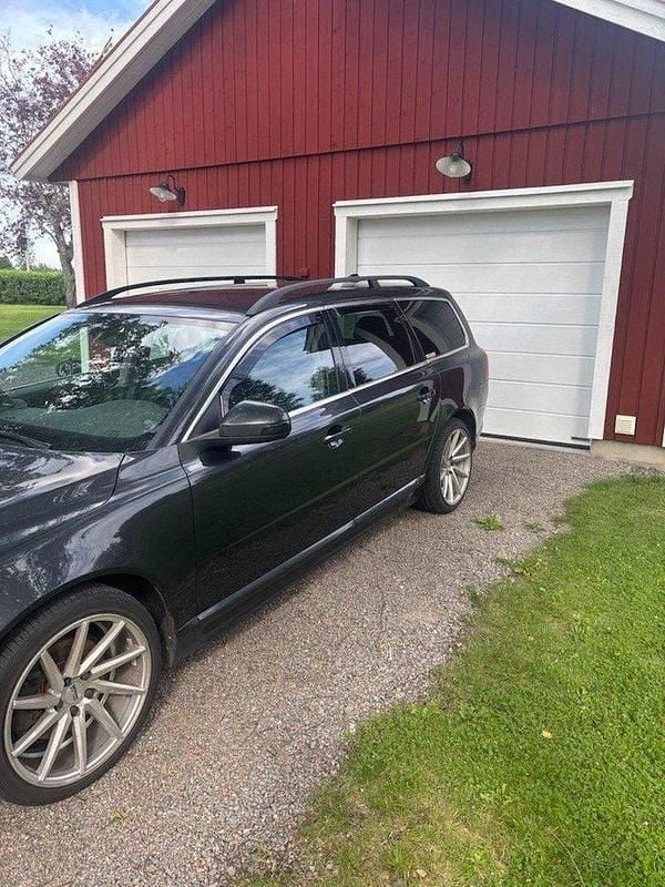 Grå Begagnad 2011 Volvo V70 Momentum Kombi | 50 000 kr (Superpris) - Bild 1/4