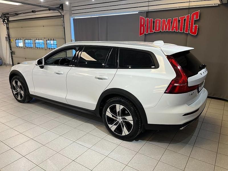 Begagnad Volvo V60 CC 190 HK (139 kW) 2019 Vit Kombi