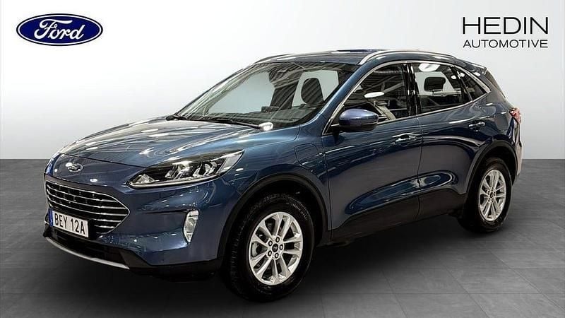 Blå Begagnad 2023 Ford Kuga Titanium SUV | 269 900 kr (Marknadspris) - Bild 1/4