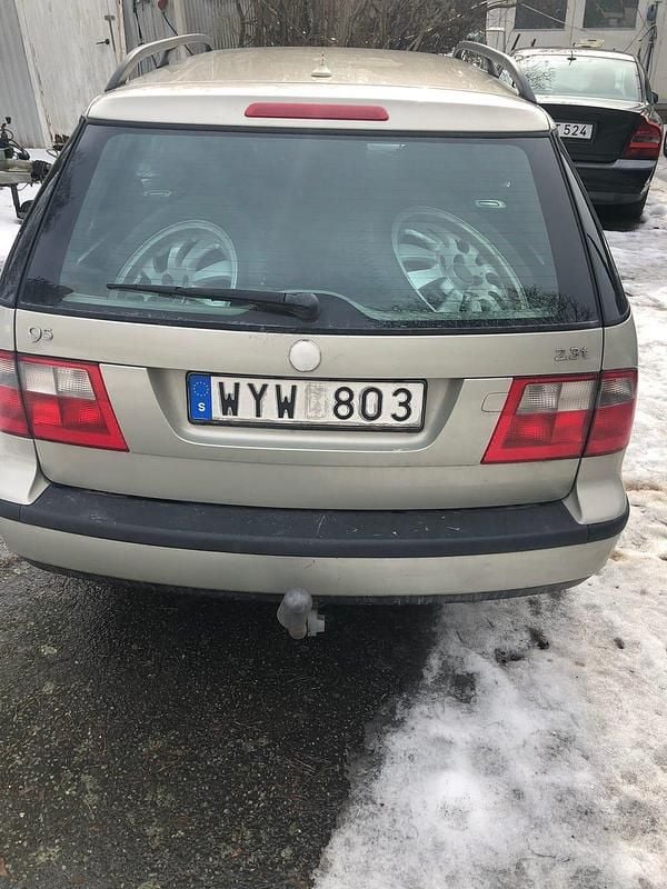 Begagnad Saab 9-5 185 HK (136 kW) 2005 Silvermetallicgren/yellow Kombi