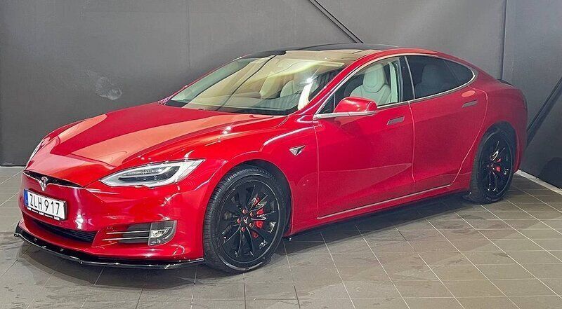 Röd Begagnad 2018 Tesla Model S Sedan | 449 900 kr (Lite dyr) - Bild 1/4