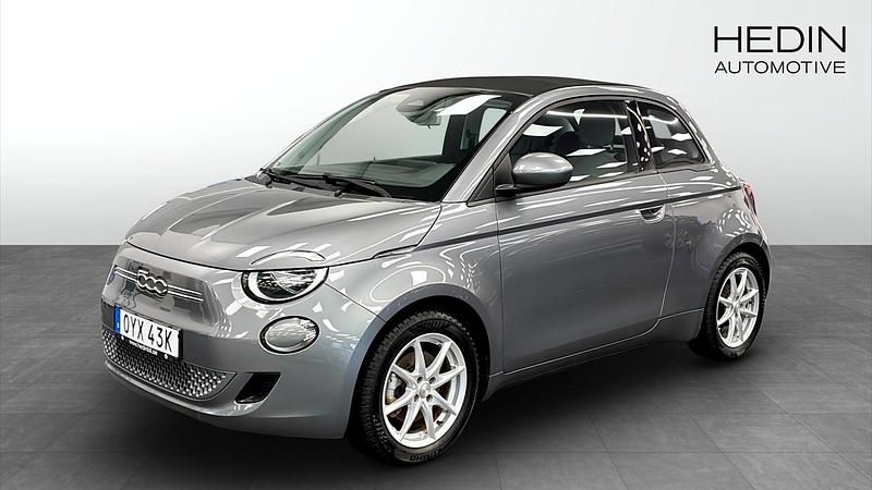 Grå Begagnad 2022 Fiat 500e Icon Halvkombi | 179 900 kr (Marknadspris) - Bild 1/4