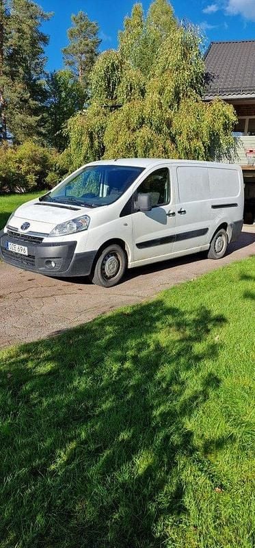 Vit Begagnad 2015 Toyota Proace Van | 70 000 kr (Marknadspris) - Bild 1/4