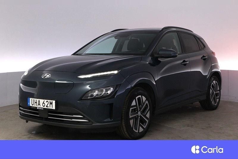 Blå Begagnad 2022 Hyundai Kona Essential SUV | 213 900 kr (Superpris) - Bild 1/4