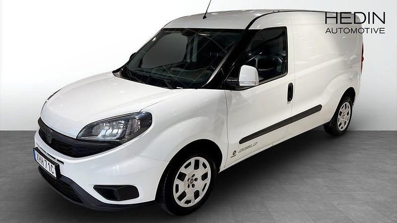 Vit Begagnad 2021 Fiat Doblò Minibuss | 131 125 kr (Marknadspris) - Bild 1/4