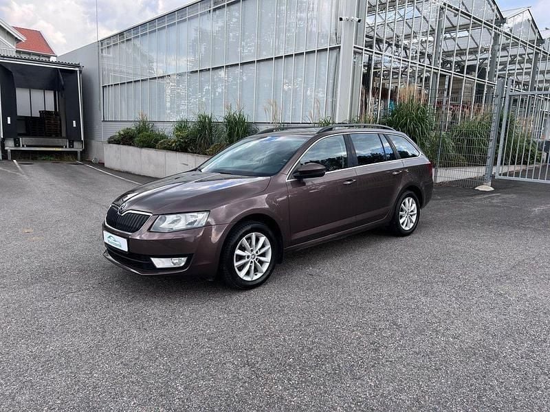 Mörkbrun Begagnad 2014 Skoda Octavia Ambition Kombi | 59 900 kr (Marknadspris) - Bild 1/4