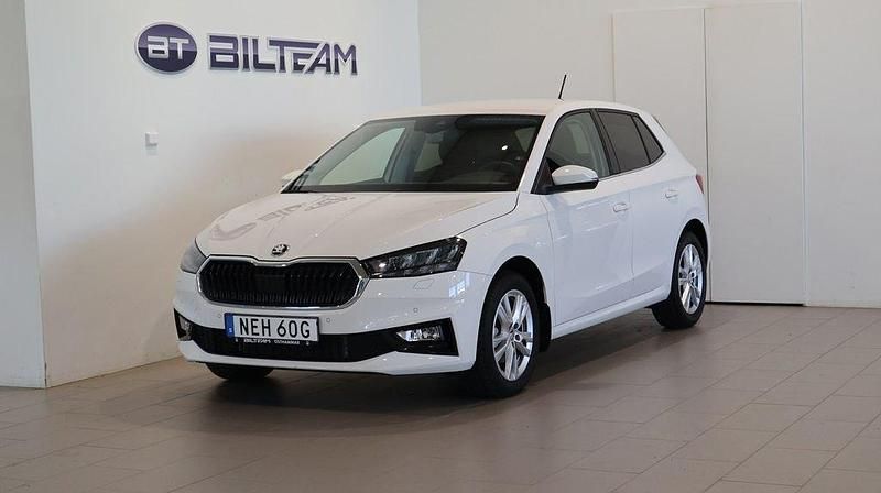 Vit Begagnad 2023 Skoda Fabia Style Halvkombi | 222 900 kr (Marknadspris) - Bild 1/4