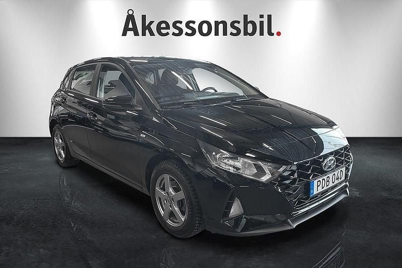 Begagnad Hyundai i20 Essential 101 HK (74 kW) 2022 Svart Halvkombi