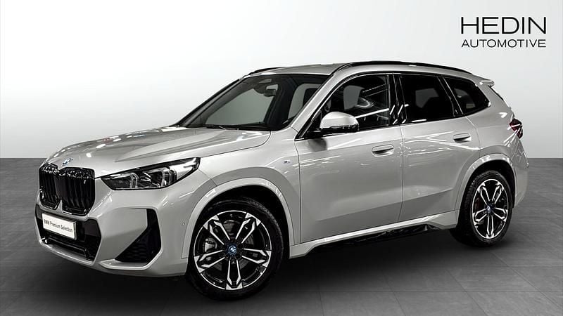 Begagnad 2023 BMW iX1 M Sport SUV | 464 700 kr (Bra pris) - Bild 1/4