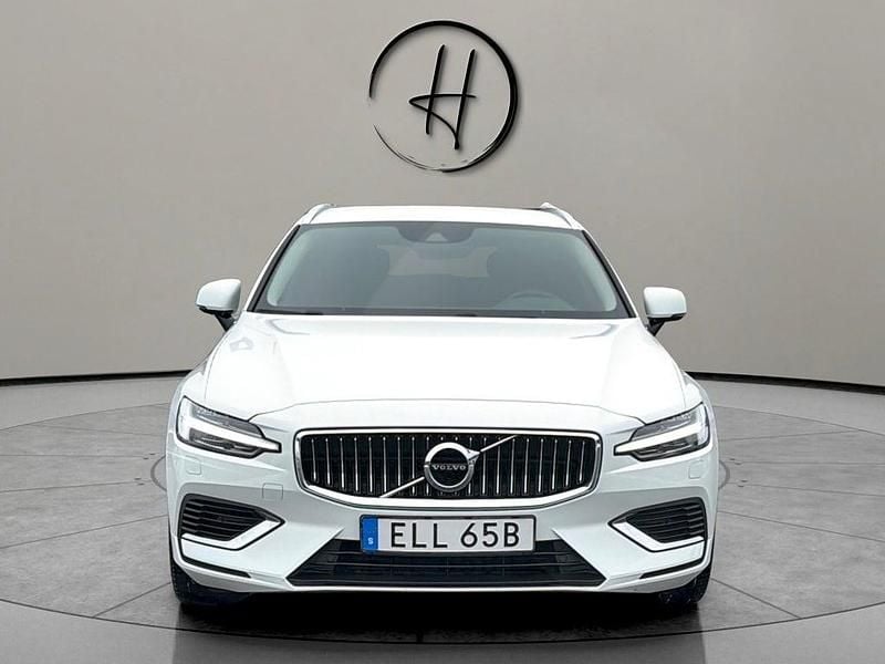 Begagnad Volvo V60 Inscription 253 HK (186 kW) 2021 Vit Kombi
