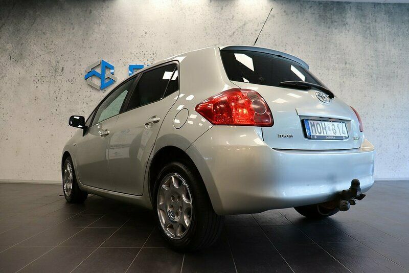 Begagnad Toyota Auris 127 HK (93 kW) 2008 Silver Halvkombi