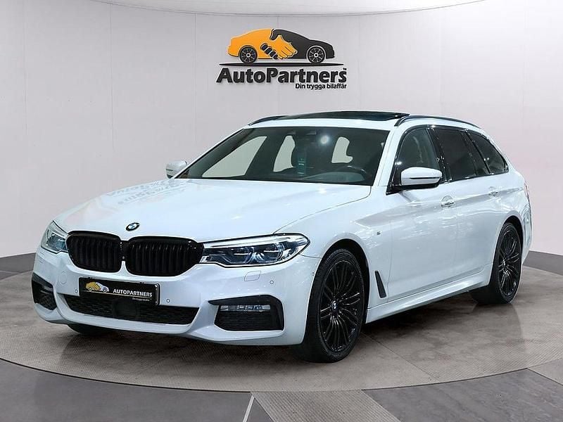 Vit Begagnad 2017 BMW 530 M Sport Kombi | 324 900 kr (Marknadspris) - Bild 1/4