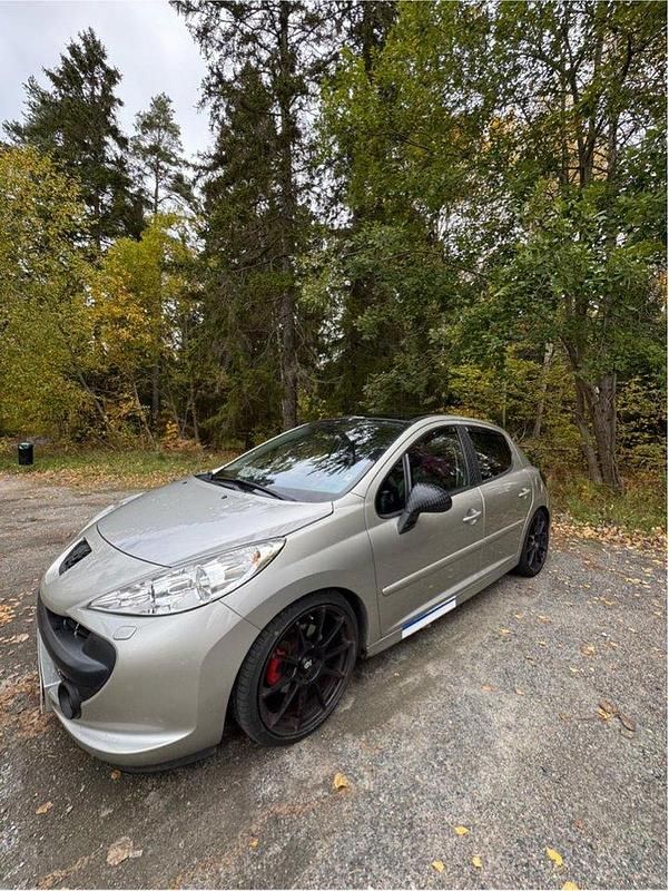 Grå Begagnad 2007 Peugeot 207 GT Halvkombi | 40 000 kr (Marknadspris) - Bild 1/4