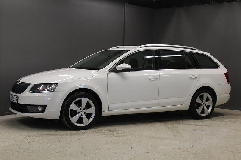 Begagnad Skoda Octavia Style 110 HK (80 kW) 2016 Vit Kombi