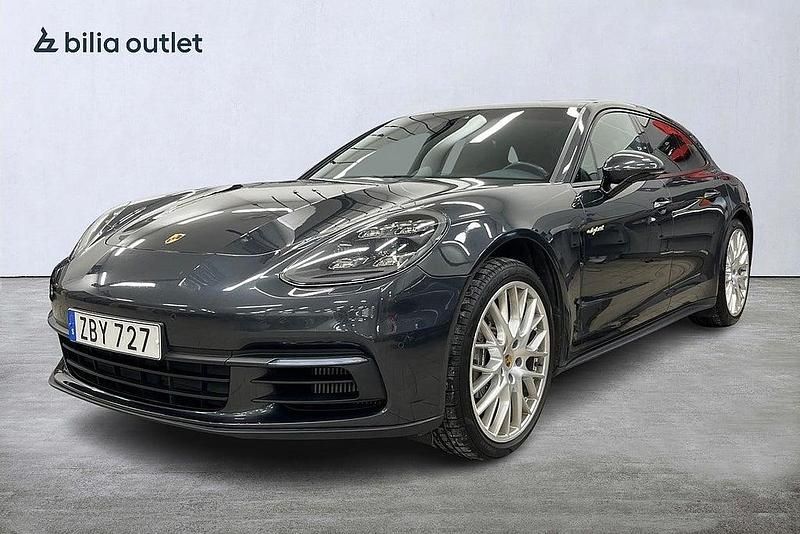 Grå Begagnad 2017 Porsche Panamera Sport Turismo Kombi | 569 900 kr (Marknadspris) - Bild 1/3