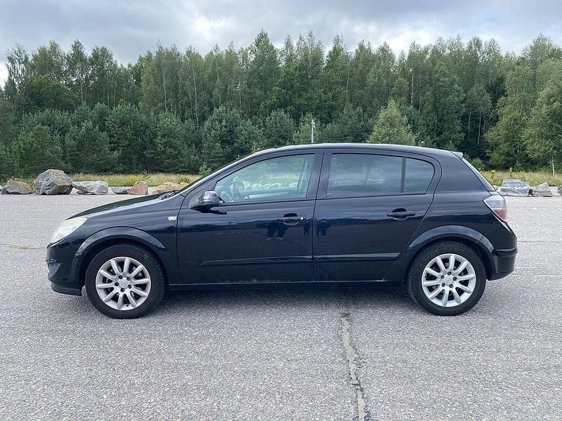 Svart Begagnad 2007 Opel Astra Halvkombi | 29 900 kr (Marknadspris) - Bild 1/4
