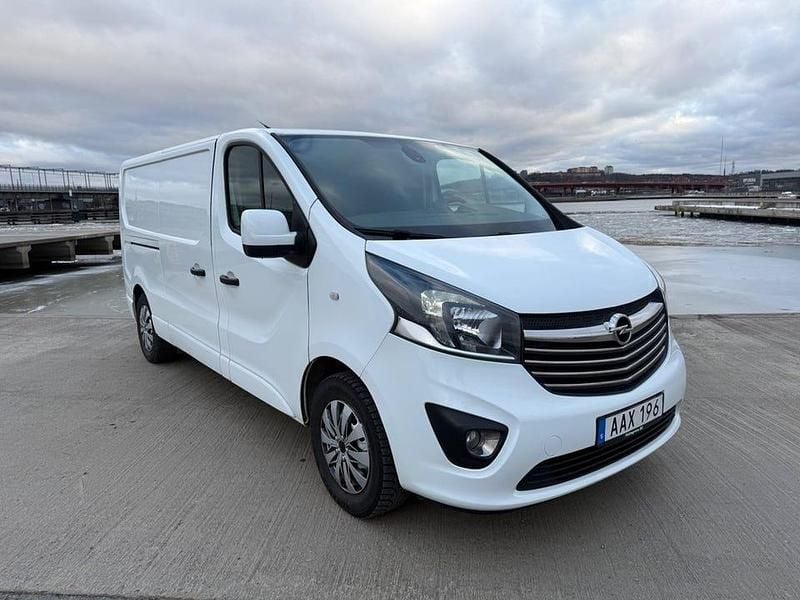 Vit Begagnad 2018 Opel Vivaro Minibuss | 139 900 kr (Bra pris) - Bild 1/4