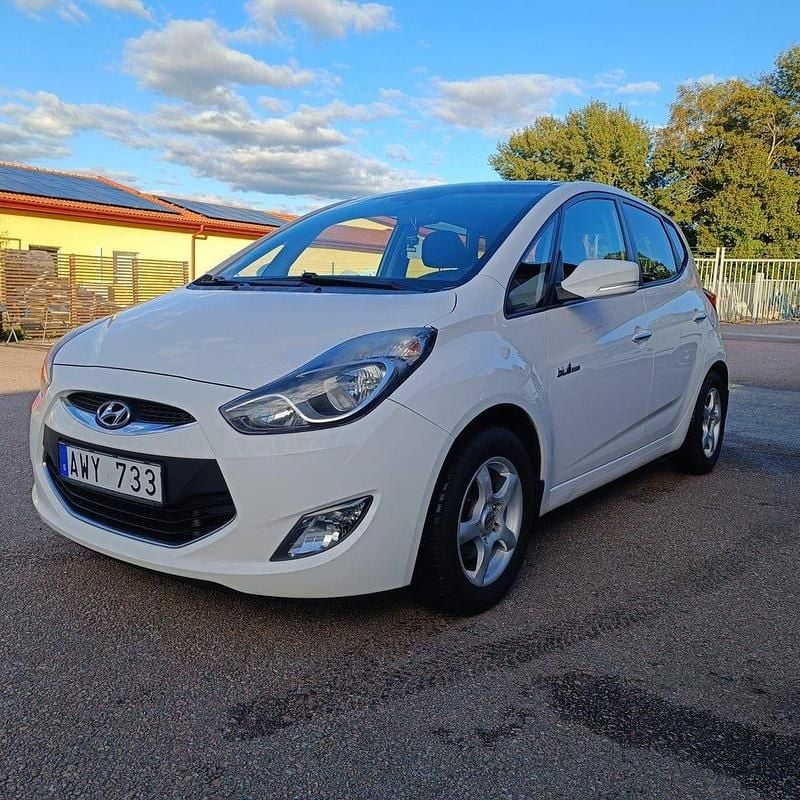 Vit Begagnad 2012 Hyundai ix20 Edition Minibuss | 43 000 kr (Bra pris) - Bild 1/4