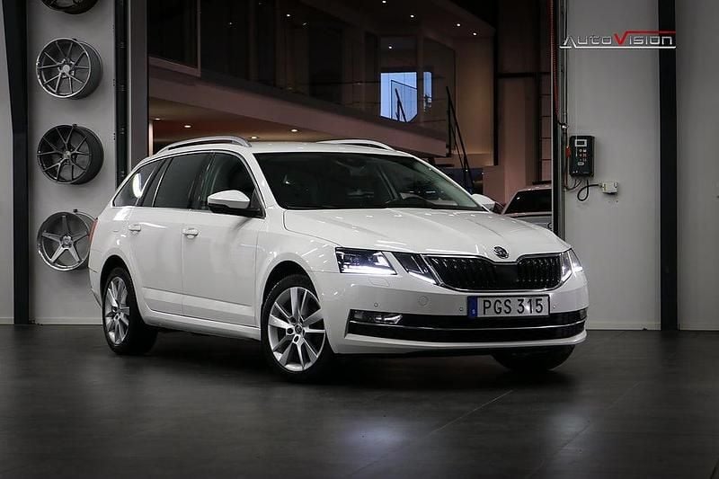 Vit Begagnad 2018 Skoda Octavia Style Kombi | 127 900 kr (Marknadspris) - Bild 1/4