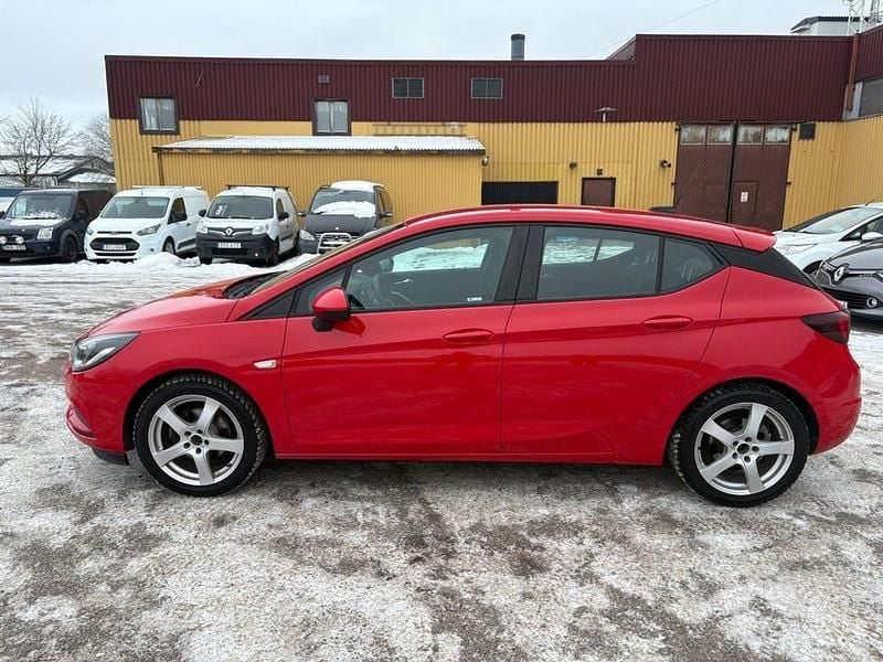 Begagnad Opel Astra Enjoy 125 HK (91 kW) 2018 Röd