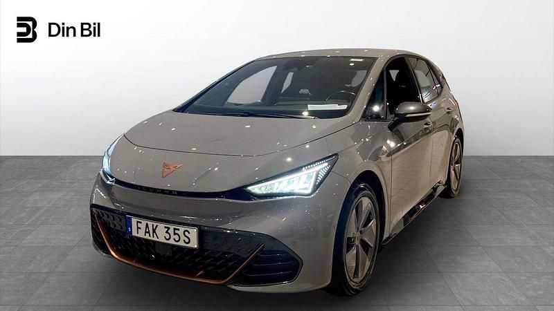 Ljusgrå (vapor grey) Begagnad 2023 Cupra Born Halvkombi | 269 900 kr (Marknadspris) - Bild 1/4