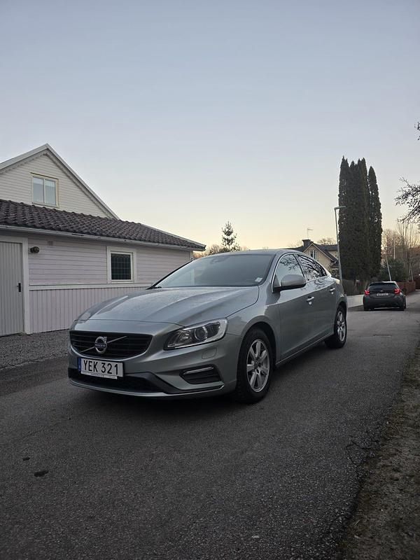 Begagnad 2017 Volvo S60 Sedan | 149 000 kr - Bild 1/4