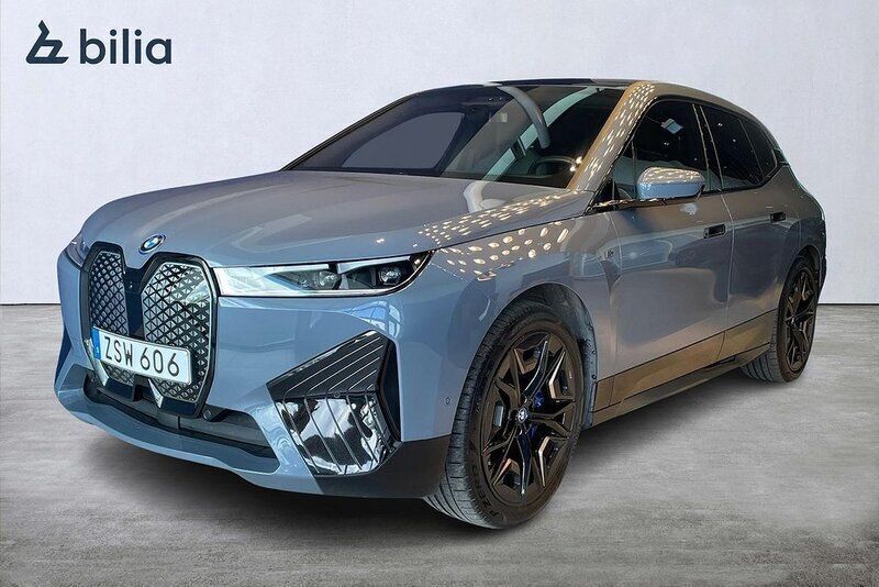 Mörkgrå Begagnad 2023 BMW iX SUV | 849 900 kr (Superpris) - Bild 1/3
