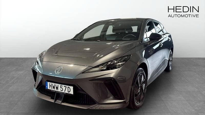 Grå (grey) Begagnad 2022 MG MG4 EV Halvkombi | 259 900 kr (Marknadspris) - Bild 1/4