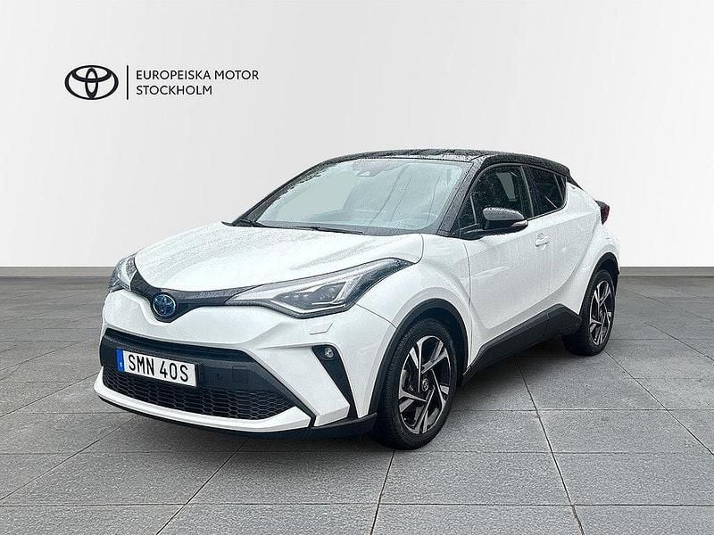 Vit Begagnad 2023 Toyota C-HR Edition SUV | 284 900 kr (Bra pris) - Bild 1/4