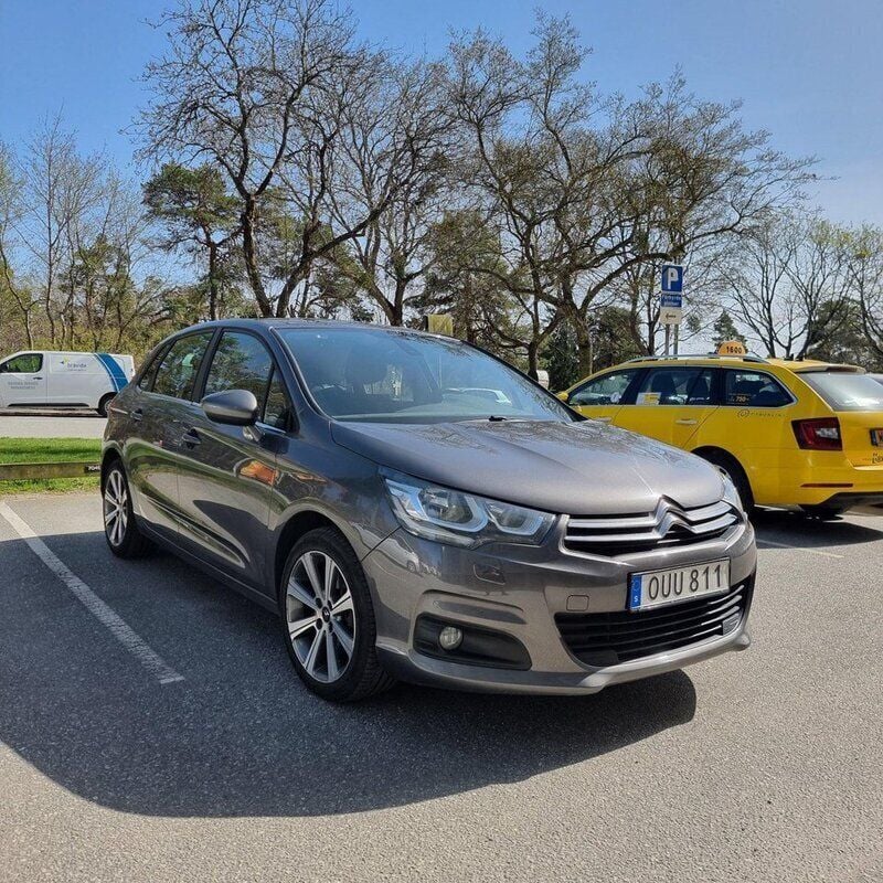 Grå Begagnad 2015 Citroën C4 Halvkombi | 78 000 kr (Marknadspris) - Bild 1/4