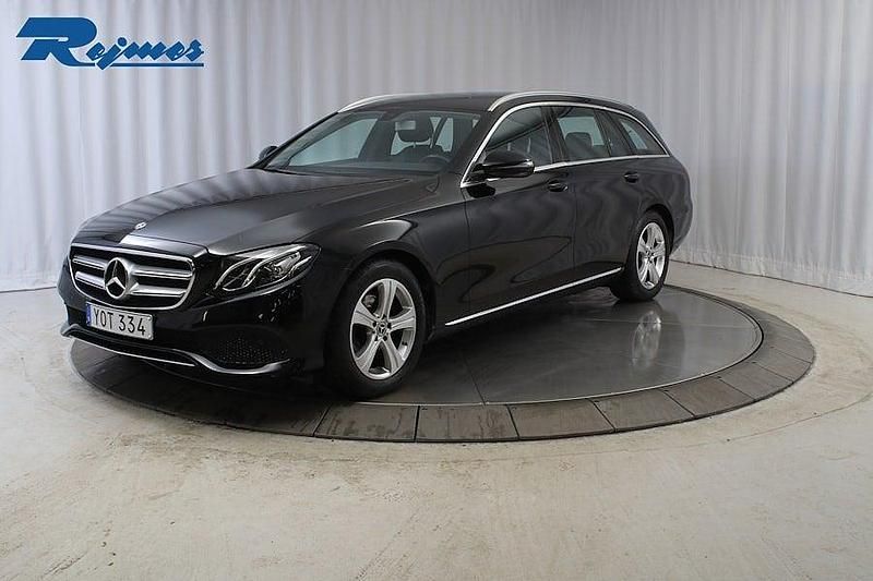Svart Begagnad 2017 Mercedes E220 Avantgarde Sedan | 244 800 kr (Marknadspris) - Bild 1/4