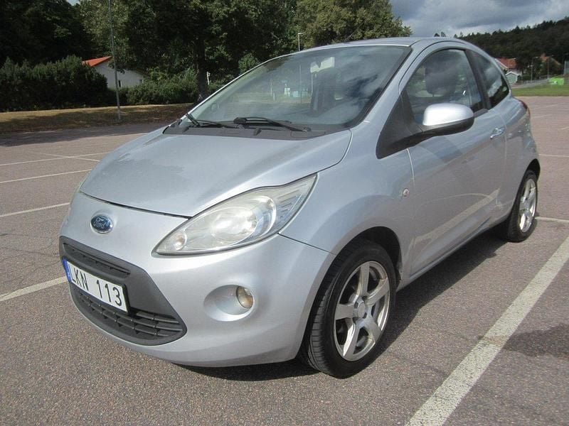 Grå Begagnad 2010 Ford Ka Titanium Halvkombi | 26 500 kr (Marknadspris) - Bild 1/4