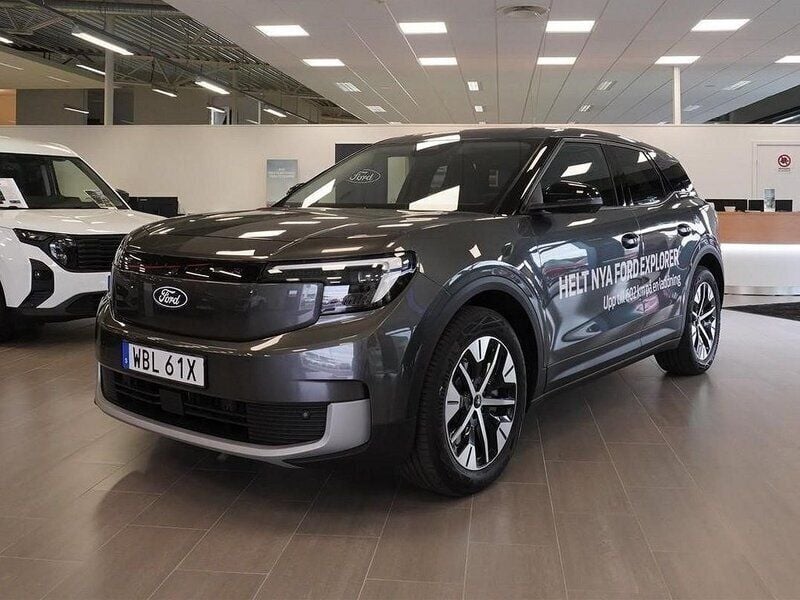 Grå Begagnad 2024 Ford Explorer Premium SUV | 459 800 kr - Bild 1/4