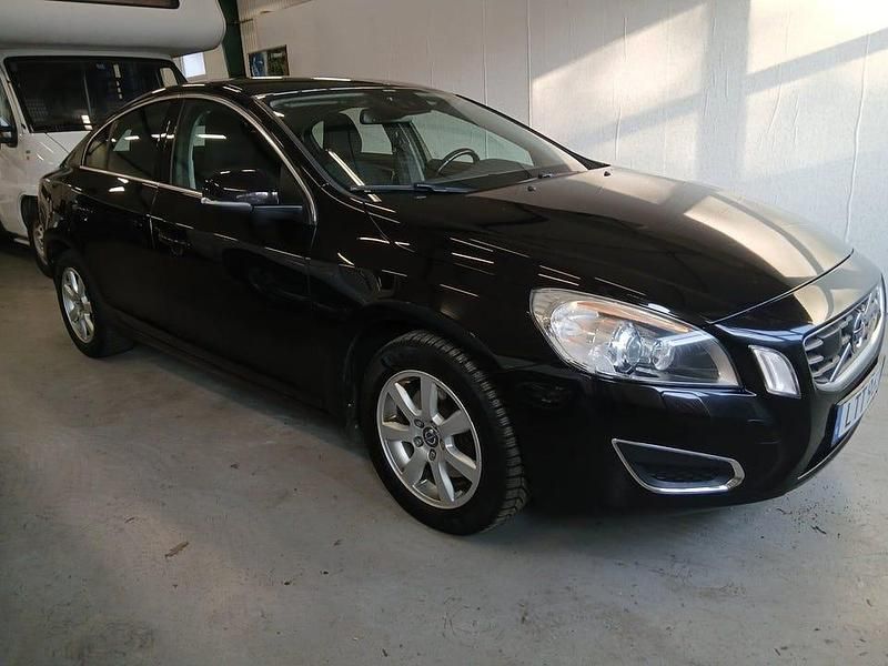 Begagnad Volvo S60 Momentum 163 HK (119 kW) 2013 Svart Sedan