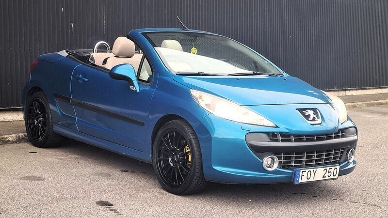 Röd (blå) Begagnad 2007 Peugeot 207 CC Cab | 39 900 kr (Marknadspris) - Bild 1/4
