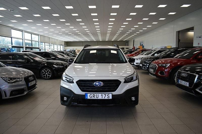 Vit Begagnad 2021 Subaru Outback SUV | 339 900 kr (Bra pris) - Bild 1/4