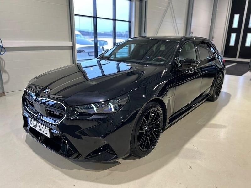 Begagnad BMW M5 Comfort Edition 728 HK (535 kW) 2025 Svart Kombi