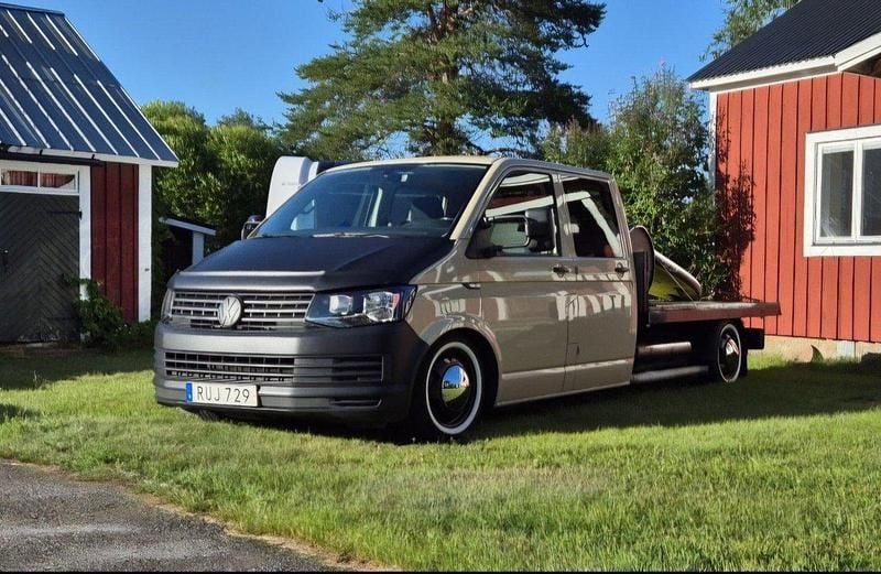 Brun Begagnad 2016 VW T6 Van | 209 900 kr - Bild 1/4