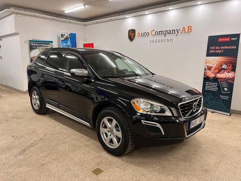 Svart Begagnad 2013 Volvo XC60 R-Design SUV | 129 900 kr (Superpris) - Bild 1/4