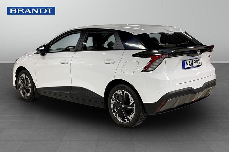 Begagnad MG MG4 EV 125 kW (171 HK) 2023 Vit Halvkombi