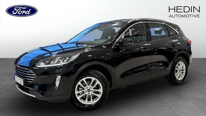 Svart Begagnad 2023 Ford Kuga Titanium SUV | 264 900 kr (Marknadspris) - Bild 1/4