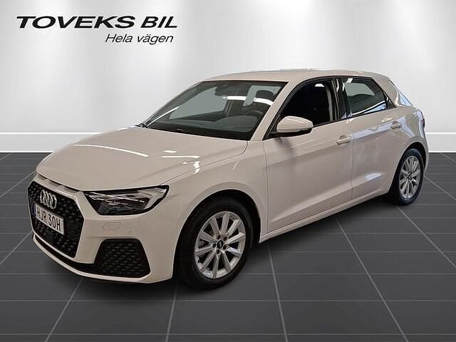 Vit (cortinavit) Begagnad 2025 Audi A1 Sportback Proline Halvkombi | 239 900 kr (Marknadspris) - Bild 1/4