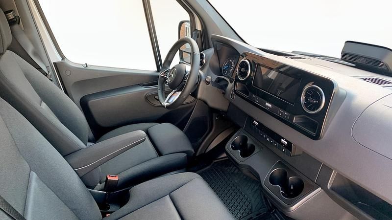 Begagnad Mercedes 420 110 kW (150 HK) 2025 Vit Pickup