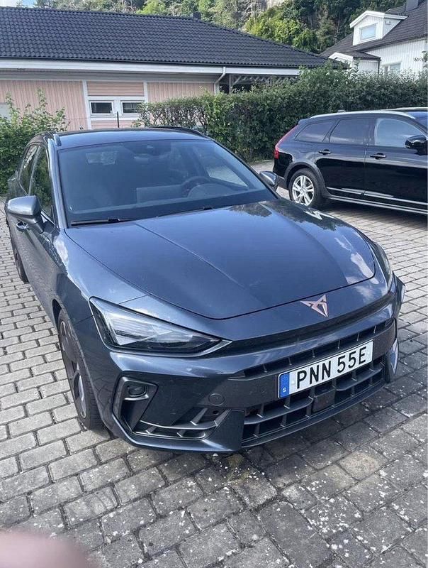 Grå Begagnad 2025 Cupra Leon Kombi | 392 000 kr - Bild 1/4