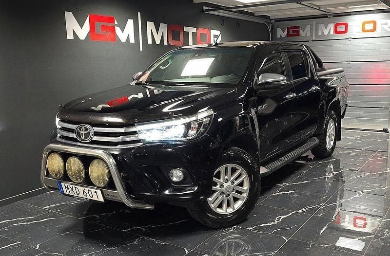 Vit Begagnad 2018 Toyota HiLux Pickup | 310 000 kr (Marknadspris) - Bild 1/4