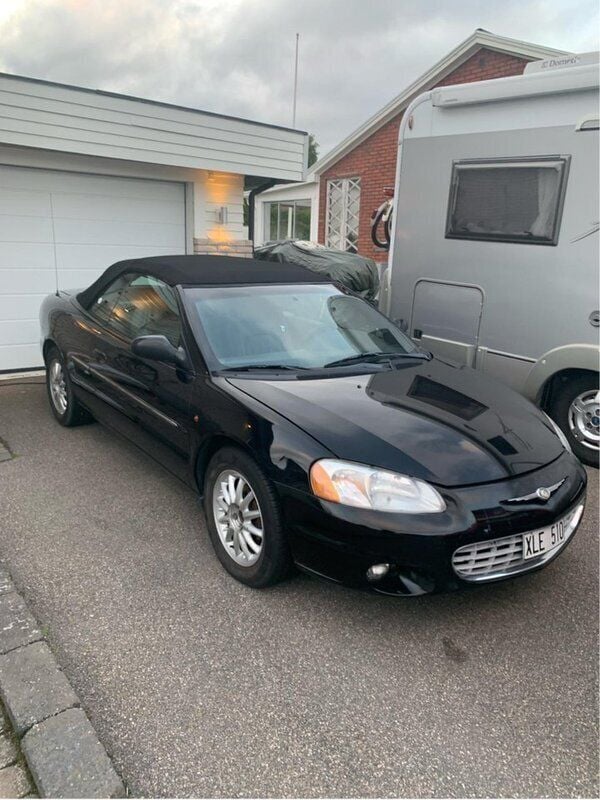 Svart Begagnad 2002 Chrysler Sebring Cabriolet Cab | 36 000 kr - Bild 1/4