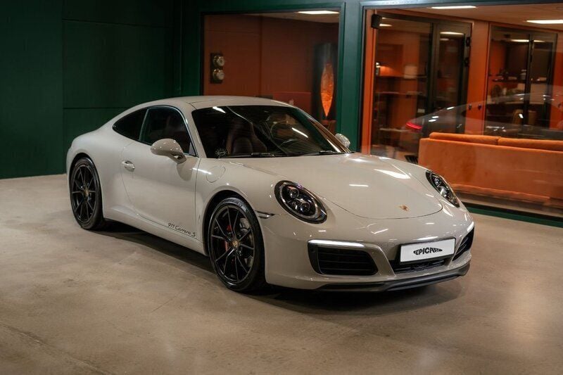 Ljusgrå (grå) Begagnad 2017 Porsche 911 Carrera S Sport Sportkupé | 1 099 900 kr - Bild 1/4